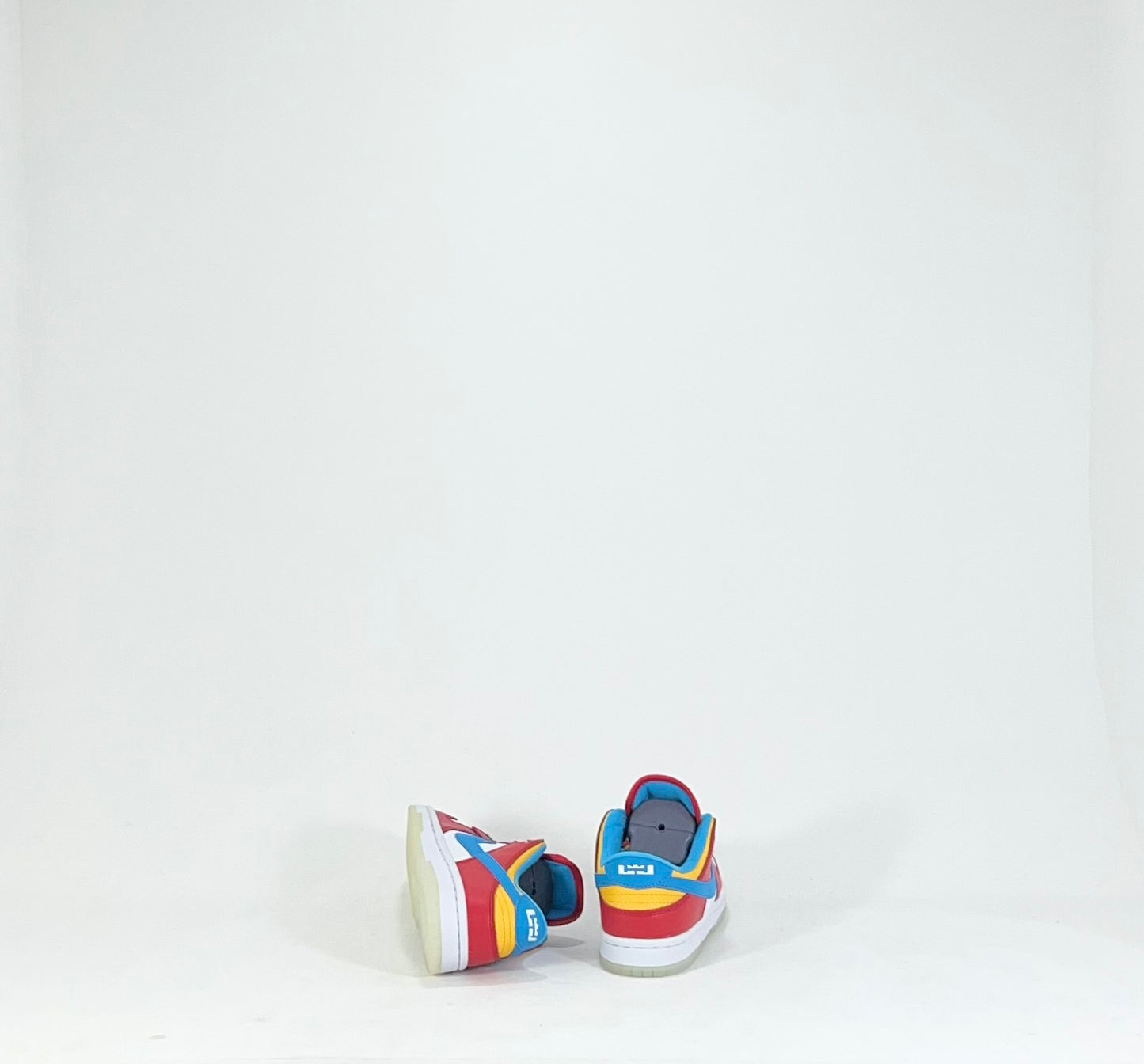 NIKE SB DUNK LOW