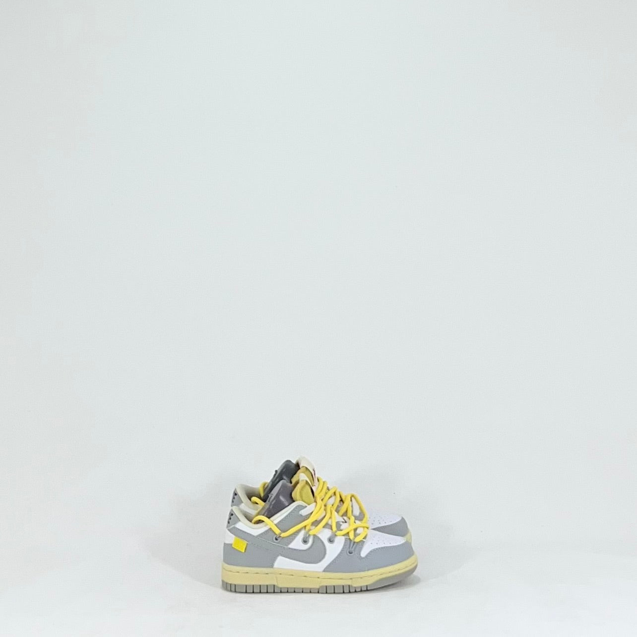 SB DUNK LOW OFF WITHE