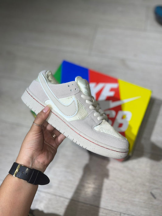 NIKE SB DUNK LOW CITY OF LOVE