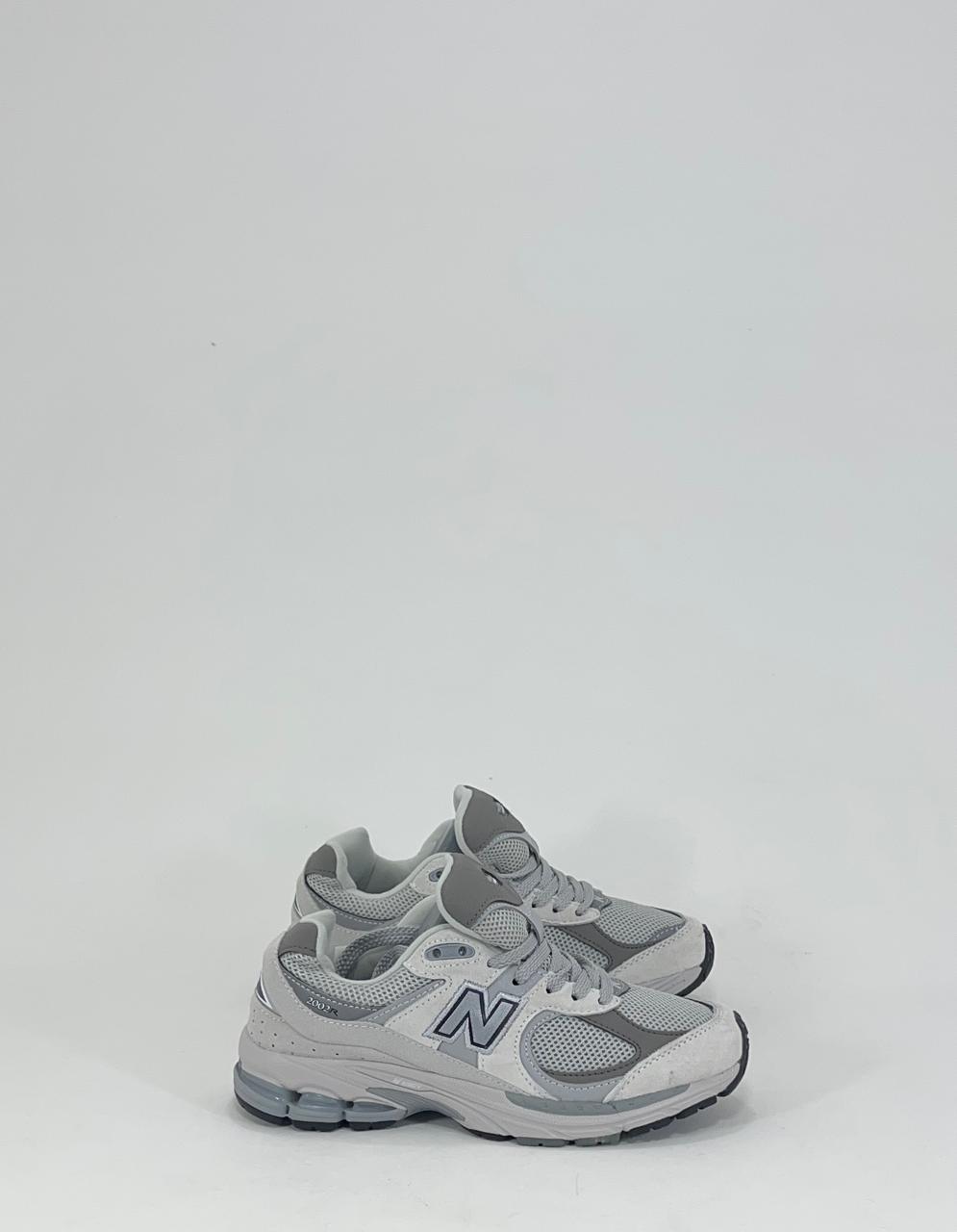 NEW BALANCE 2002 R
