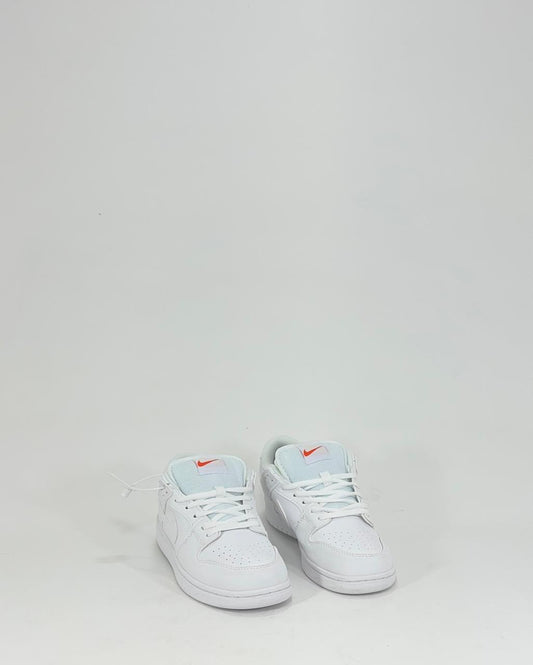 NIKE SB DUNK LOW