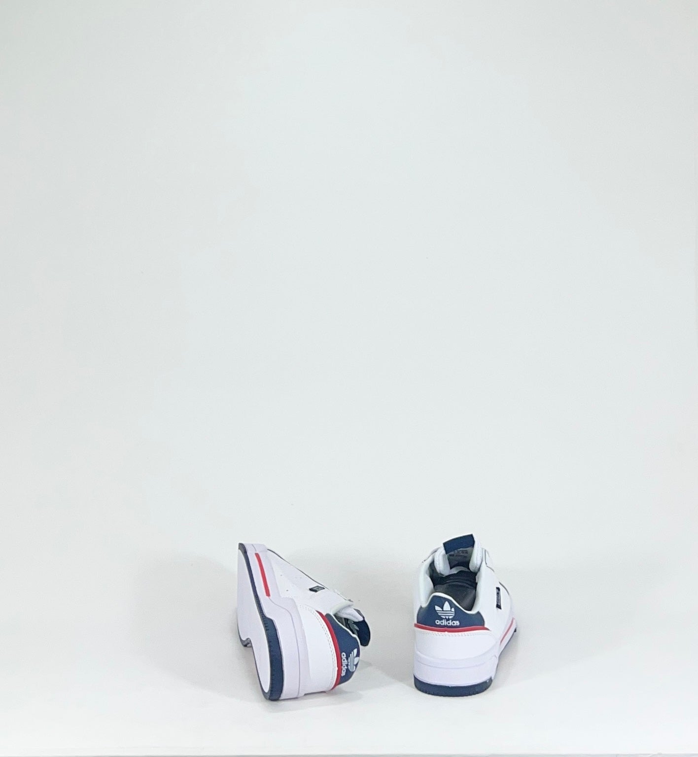 ADIDAS COURT TOURINO
