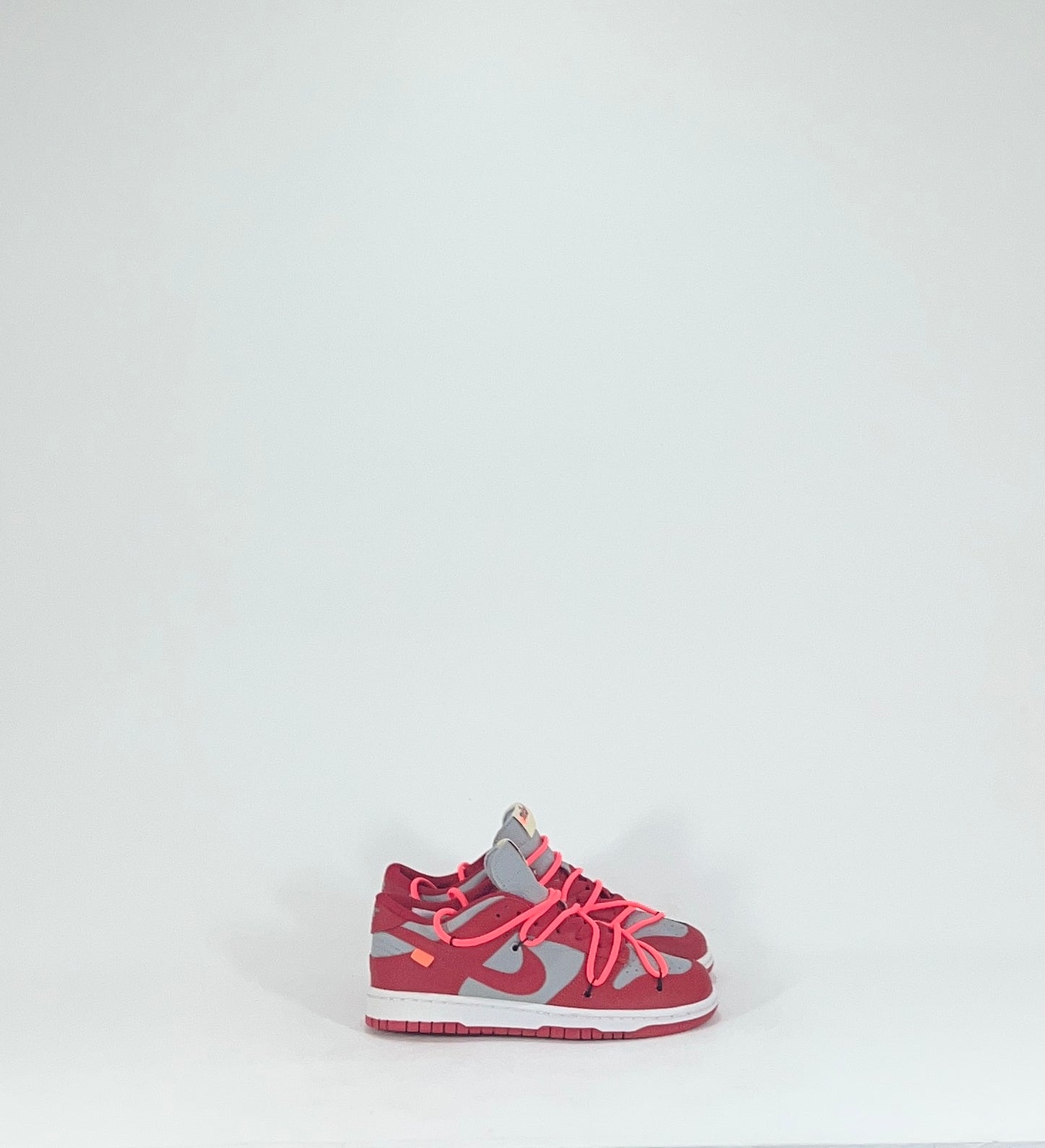 NIKE SB DUNK LOW X OFF WITHE