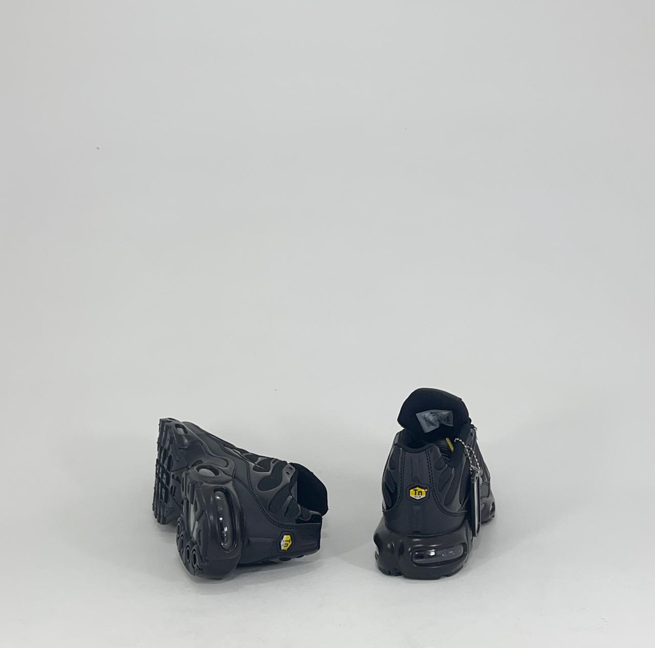 NIKE AIR MAX TN PLUS