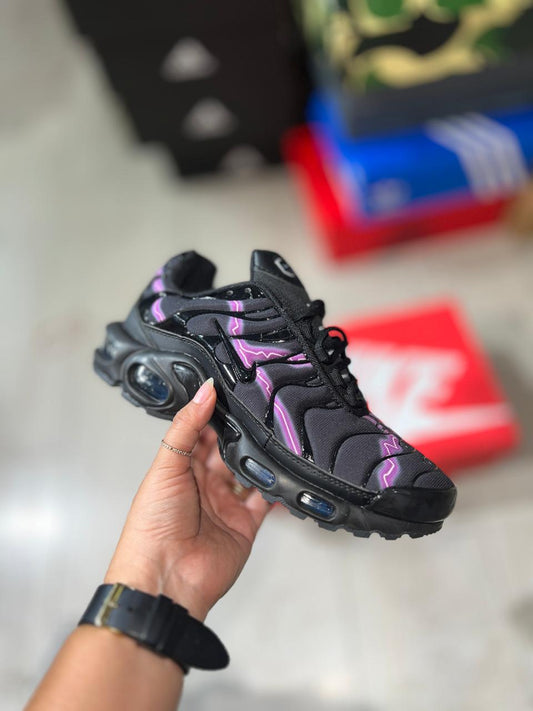 NIKE AIR MAX TN PLUS