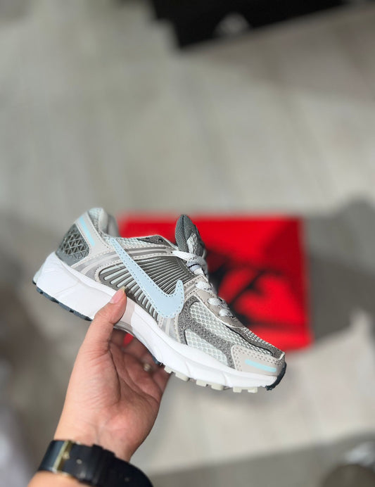 NIKE VOMERO