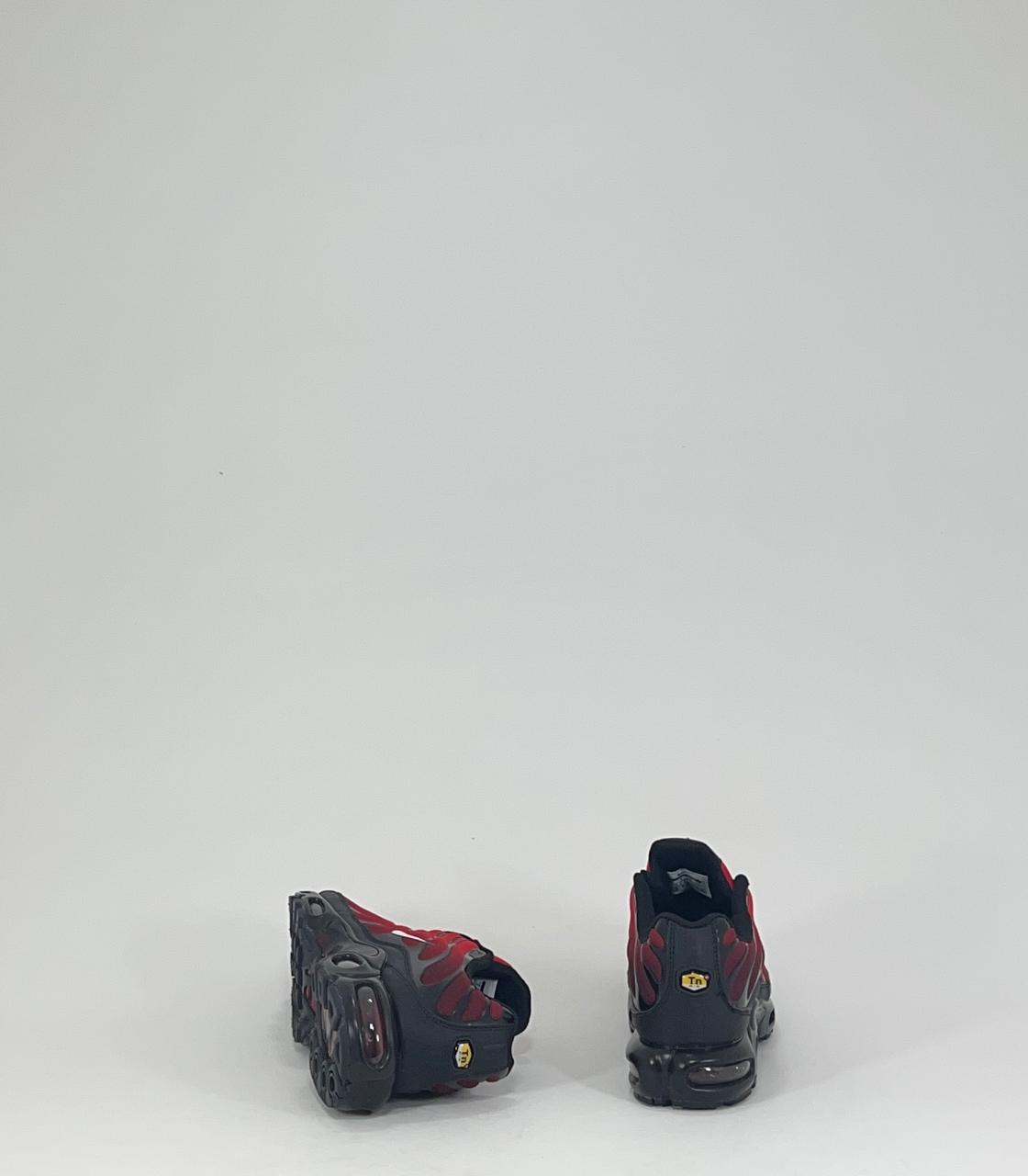 NIKE AIR MAX TN PLUS