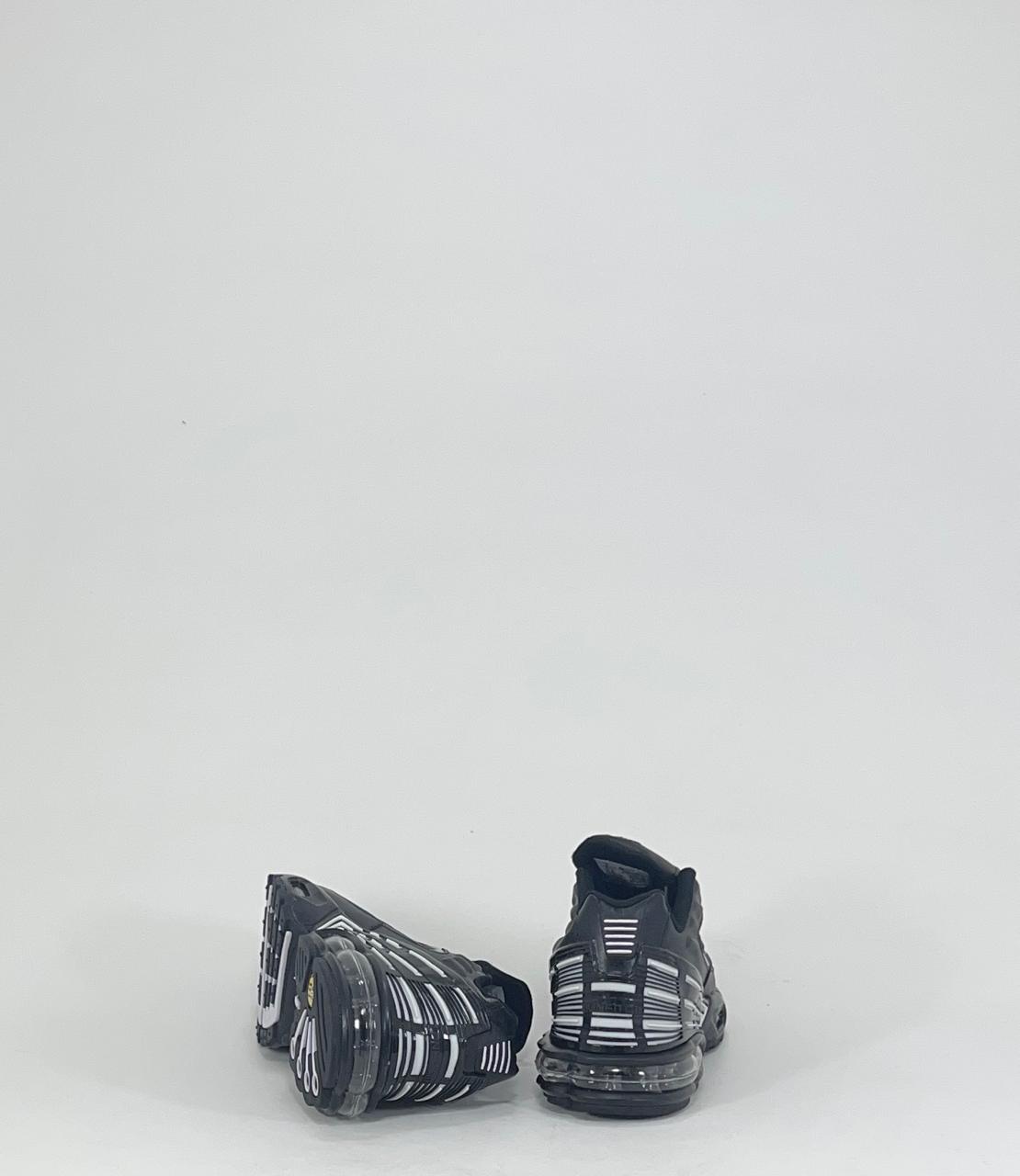 NIKE AIR MAX TN PLUS