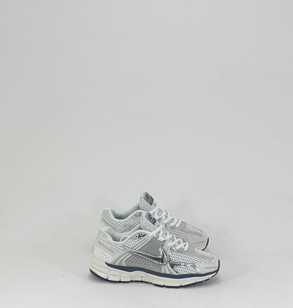 NIKE VOMERO 5