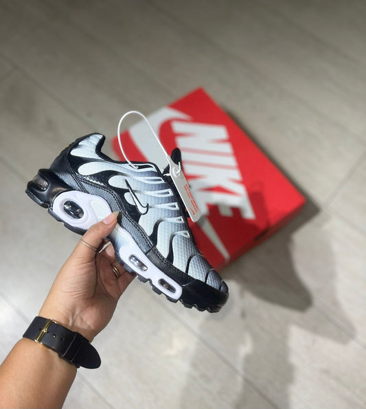 NIKE AIR MAX TN PLUS