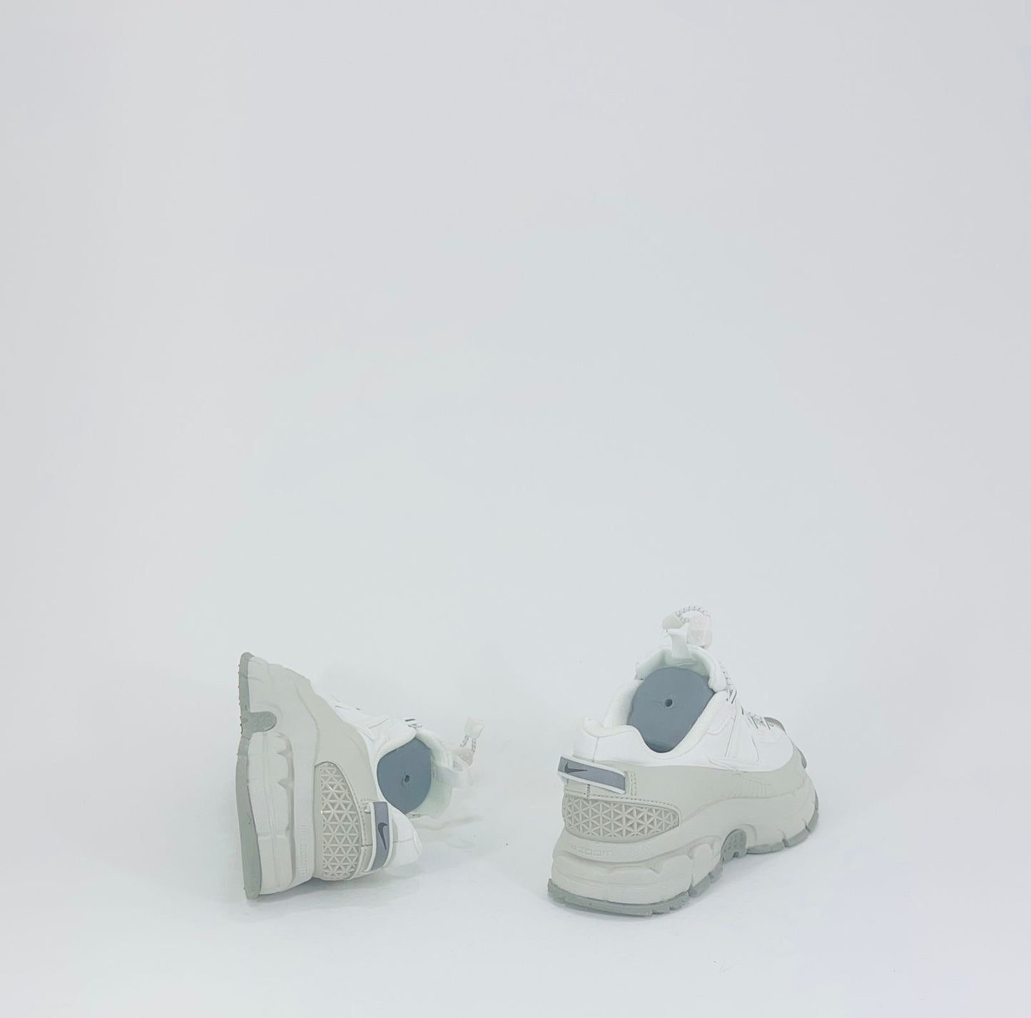 NIKE ZOOM VOMERO ROAM