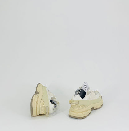 NIKE ZOOM VOMERO ROAM